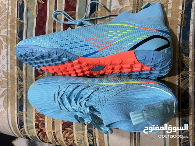 44 Sport Shoes in Farwaniya