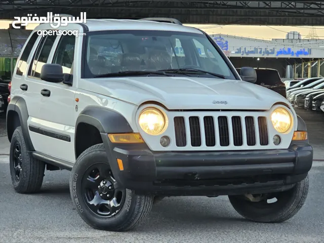 جيب شيروكي مواصفات خليجيه نضيف جدا بدون حوادث حالته ممتازه جدا مالك اول من الوكاله اقتصادي