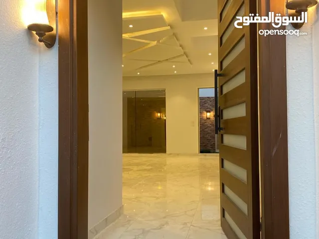240 m2 More than 6 bedrooms Apartments for Rent in Jeddah Hai Al-Tayseer