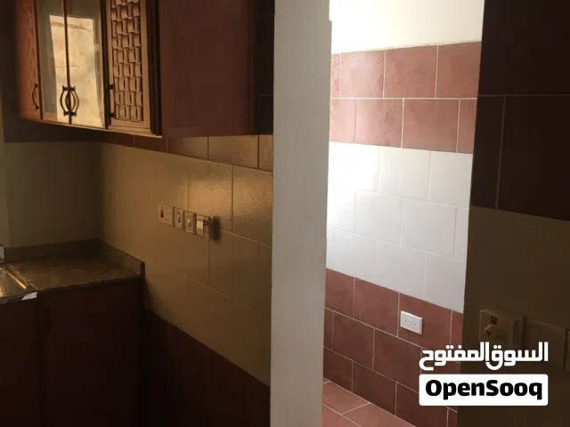 شقة ذات ثلاث غرف نوم للإيجار في العامرا، مسقط اكتشف فرصة سكنية عملية وموقعها مميز في قلب مسقط. هذه