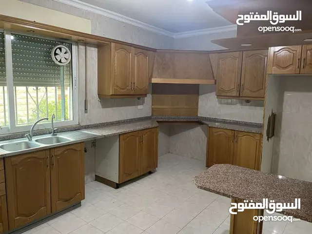 175 m2 3 Bedrooms Apartments for Rent in Amman Um El Summaq