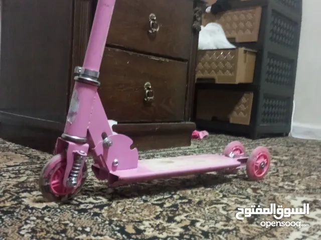 سكوتر جديد بحاله الوكاله للبيع بحاجه مصاري يزبط لعمر من 3سنوات إلى 7سنوات بناتي