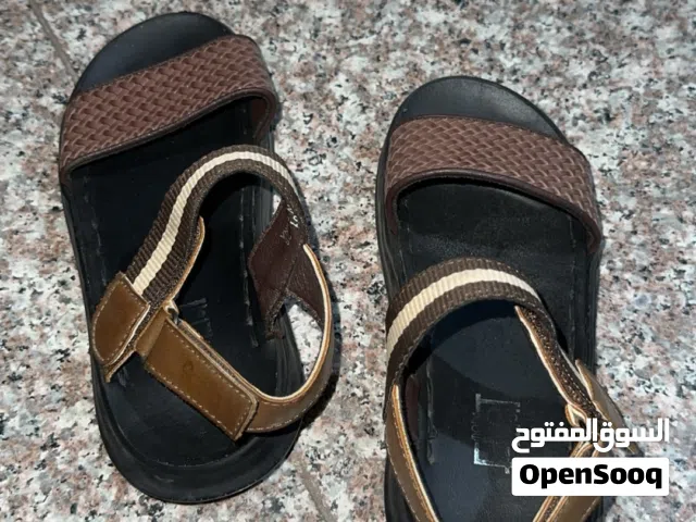 صندل لون بني مقاس 28