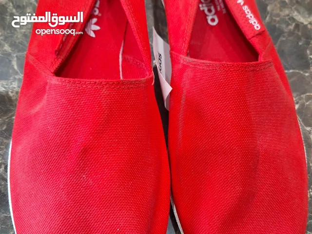 حذاء اديداس رجالي جديد اللون احمر مقاس 43.5