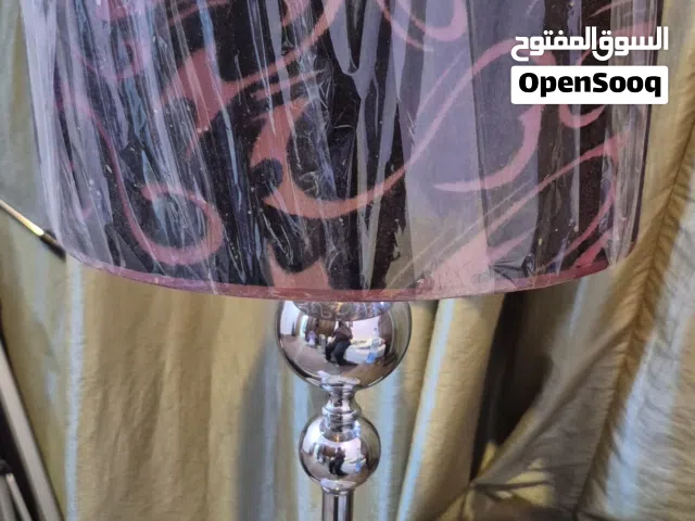 طاوله تلفاز لامبه للطاوله صحون