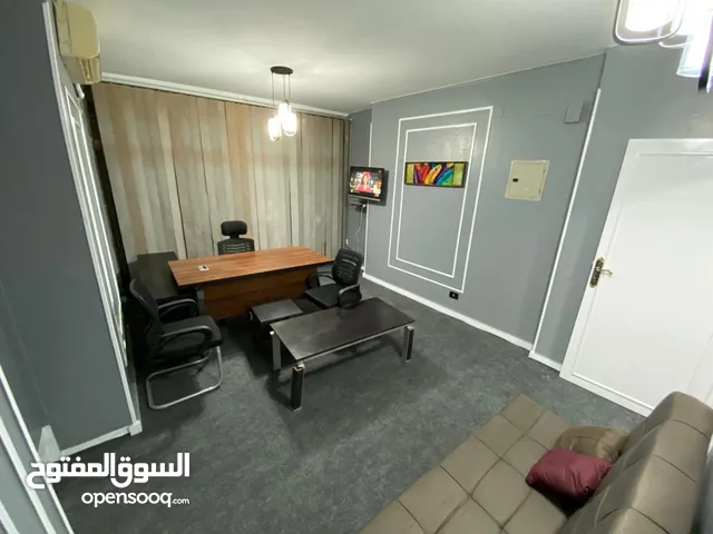 مكتب مفروش غرفتين بشارع نوال بالعجوزة قرب كورنيش النيل