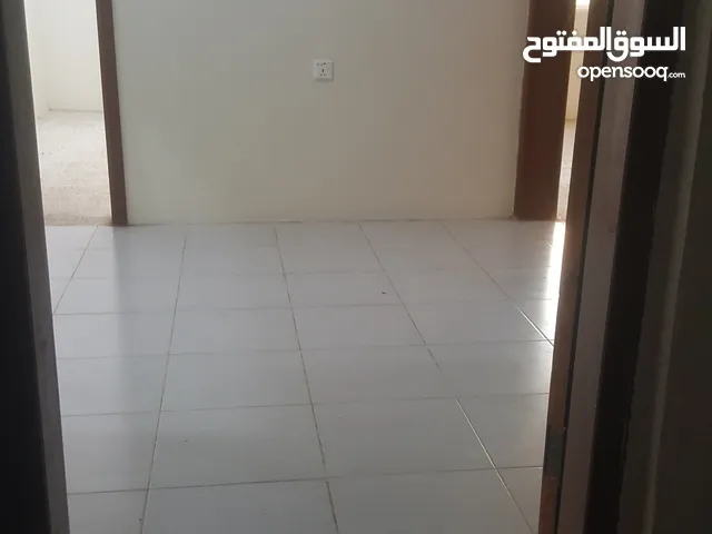 شقة للايجار ب100الف جديدة تشطيب لوكس  120متر مربع الموقع هايل شارع 16 اما مطعم الهلال للكباب