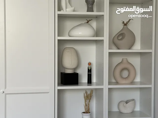 أرفف للبيع عدد 2 مع اكسسوار 2 shelves with accessories for sale