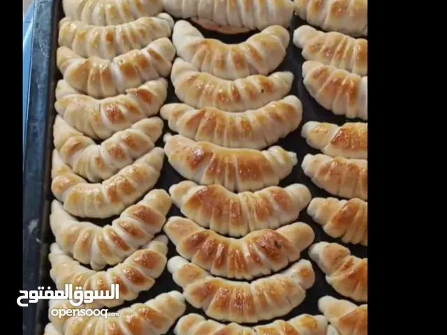 السلام عليكم بما انو محرم قرب متوفر كليجه بانواعها فطاير كيك خليه النحل