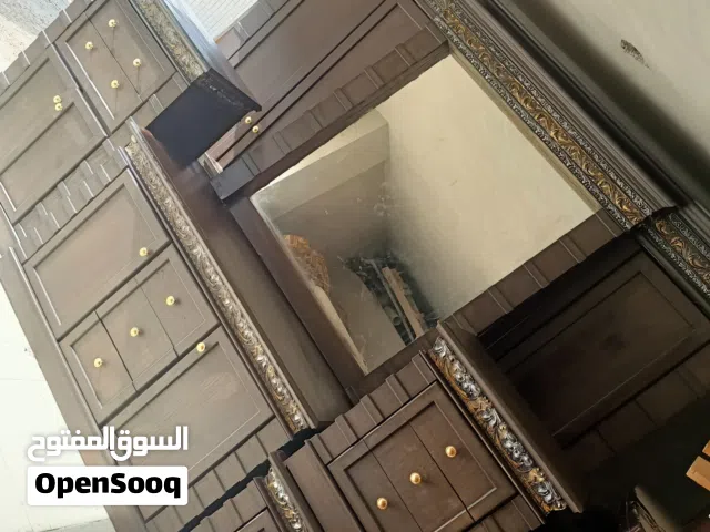 غرفة نوم تفصيل مع ملحق خشب لاتيه