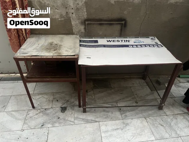 ميز حديد ثقيل عدد اثنين واحد منهن مال ثرم فلافل