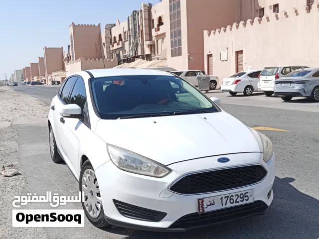2016 فورد فوكس Standard