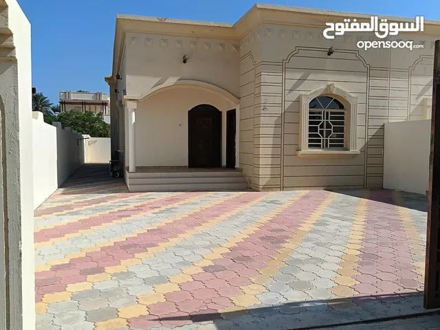 10 m2 3 Bedrooms Townhouse for Rent in Al Batinah Sohar