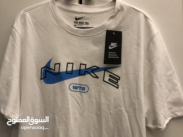 بلوزة نايك ابيض جديد