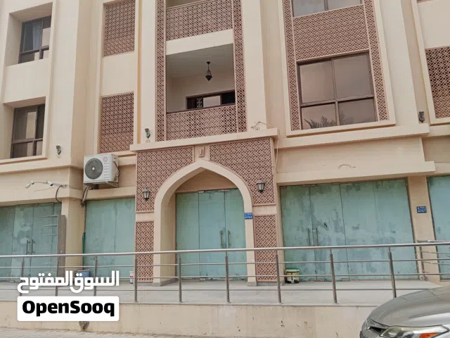 فرصه استثماريه محل للبيع بمجمع مزايا الموالح بمساحة بناء 97م