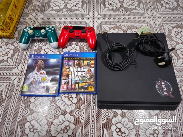 playstation 4 slim مستعمل نضيف غير مفتوح ابدا يدتين مستعملات وقرصين مستعملات نضيفة