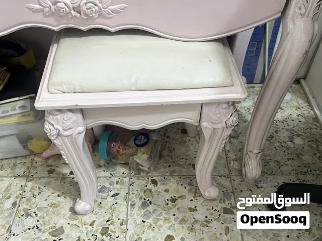 ميز تواليت وردي