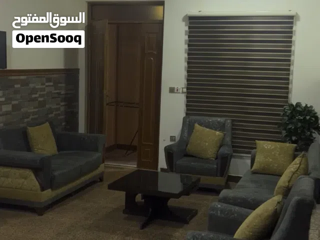 شقة مؤثثه قرب كليه الطب
