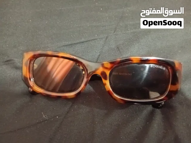 للناس اللي بيفهمو ب النظارات الماركه  حطو سعر وخدو خص نص مو متاكده اذا اصلية أو لا بس هي جامدة وسفاح