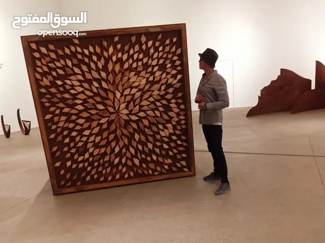 فنان تشكيلي التخصص تصوير زيتي الفن الحر التجريدي ونحت جداري ومدرب فنون تشكيلي