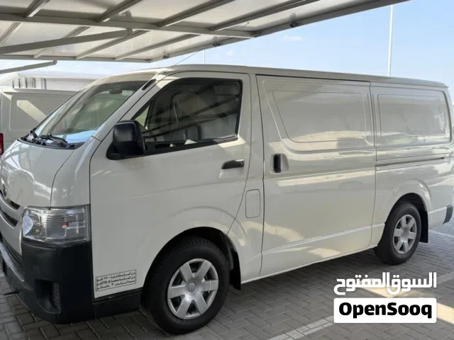Toyota Hiace 2016 cargo