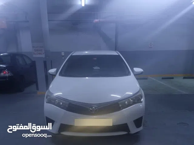 Sedan 5 seats Toyota Corolla 2015