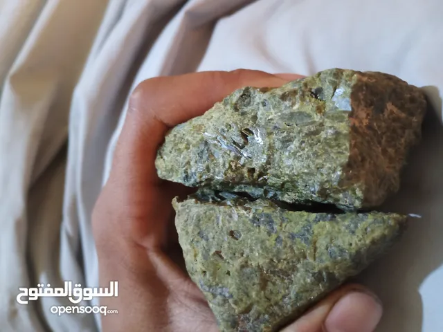 حجر كريمه ومعدن ثمينه