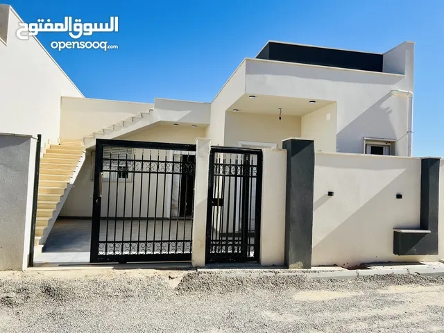 165 m2 3 Bedrooms Townhouse for Sale in Tripoli Ain Zara