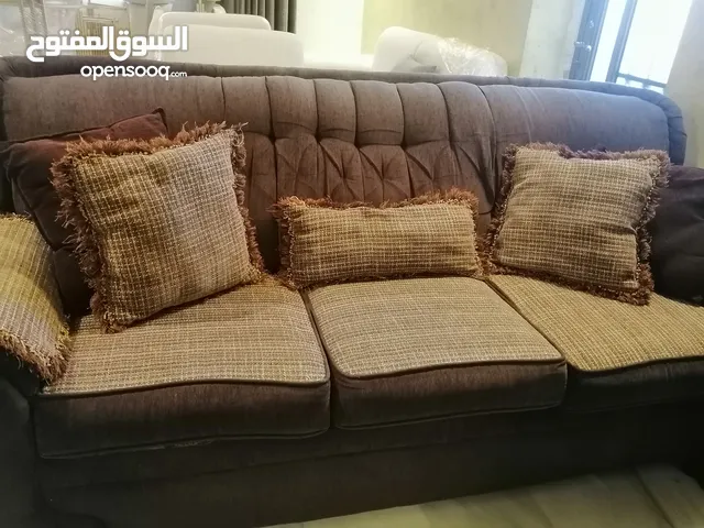 طقم 9 مقاعد مع طاولة وسطية سعر نهائي 140 دينار