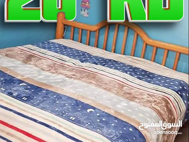 KING Sized Bed - (No Mattress)  سرير بحجم كينغ - (بدون مرتبة)