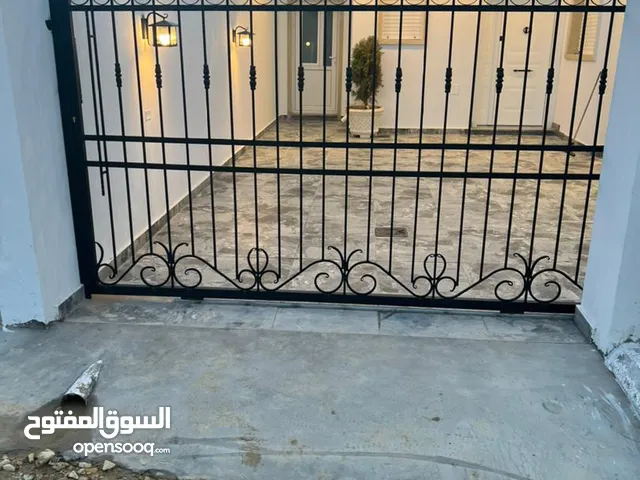 مركز الريادة للحدادة العامة وتركيب المظللات وتركيب اسقف الهناجر و خدمات الصيانه وتصنيع