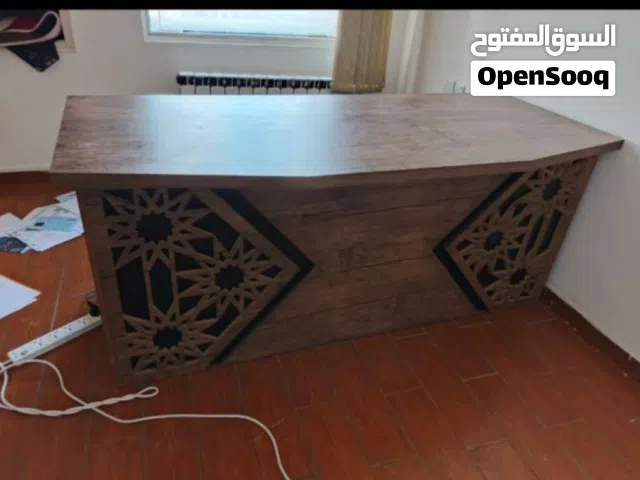 مكاتب باشكال مختلفه مستعمل بحاله ممتازه ونضيف عدد 4 مكاتب بأسعار مناسبة