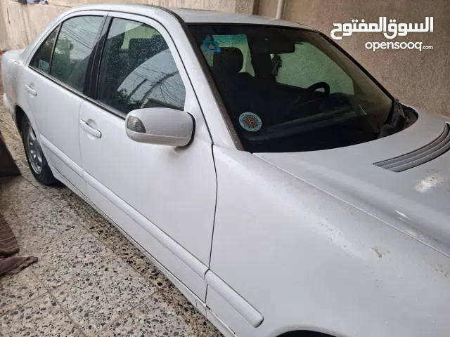 سيارة مرسيدس ام عيون موديل 2000 ابيض رقم بغداد 6سلندر محرك V سيارة صدر امامي خلفي جديد إطارات زواج
