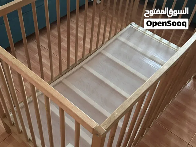 سرير اطفال مستعمل