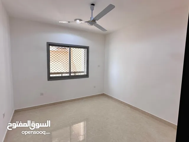 أبو علاء  غرفتين وصالة خزائن بالحائط 3 بلكونات للايجار السنوي