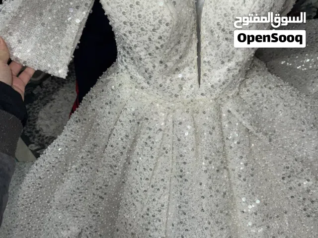 بدلة عرس بيضة للايجار او للبيع