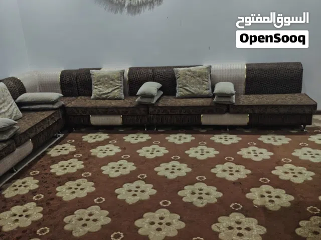كنب مجلس مع سجاد موكيت للبيع العاجل