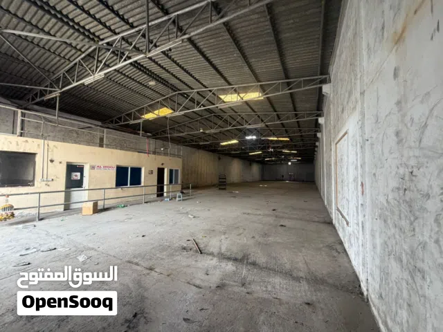 فرصة استثمارية مميزة للإيجار مستودع ضخم بموقع استراتيجي في الصناعية 2 على الشارع العام