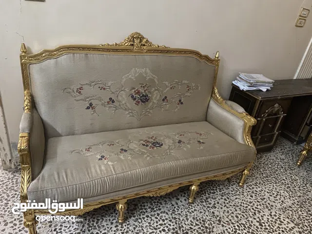 كنب ستيل خشب دمياطي (خرشوفة ) و اسفنج امريكي درجة اولى مع الطاولات نظيف للبيع