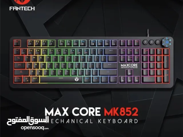 كيبورد ميكانيكي rgb مستخدم نظيف يحتوي على تطبيق خاص بيه