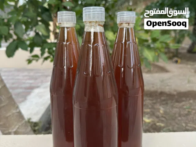 عسل زهور بدون تغذيه سكريه وغليظ فيه نسبة من عسل البرم والاعشاب الطبيعيه