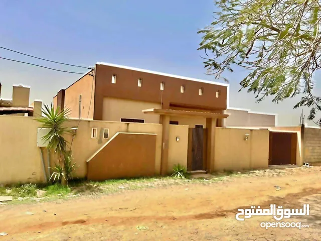 190 m2 4 Bedrooms Townhouse for Sale in Tripoli Ain Zara