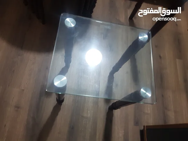 طقم طرابيزات صناعة ماليزي قطعتين زجاج حراري خشب صولد بسعر مغري وبحالة جيدة جدا