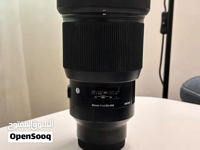 عدسة سيجما 85mm f/1.4 بحالة ممتازة