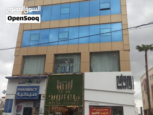 محل مميز جدا ولقطة في السابع يصلح ك مطعم سريع او كافي شوب او اي استخدامات اخرى جاهز للاستخدام