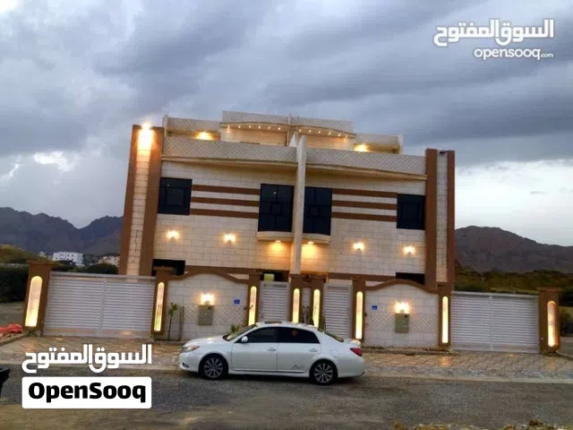 للبيع فله العامرات