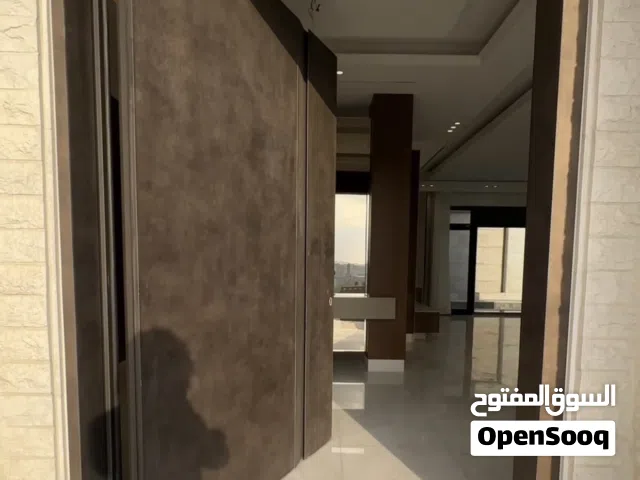 بسعر مغري جدا الظهير فيلتين متلاصقات من المالك مباشرة بناء خاص ( سماكة الجدران) 90سم أسقف 4 متر)