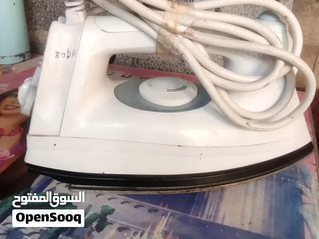 كيشرح حوايج ديال برا