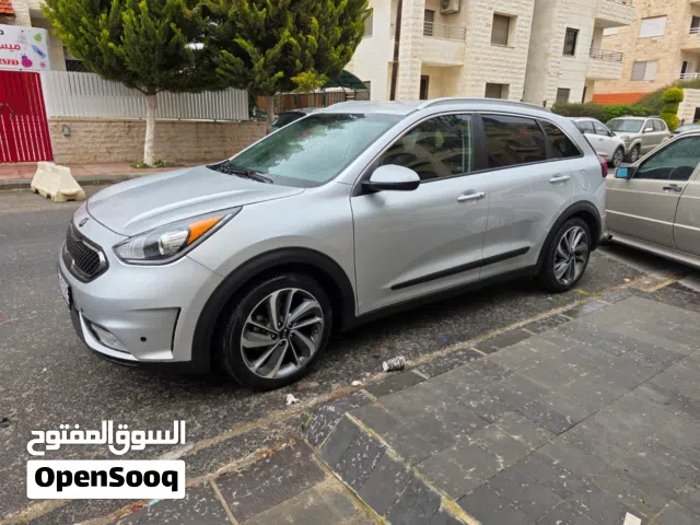2018 كيا نيرو Standard