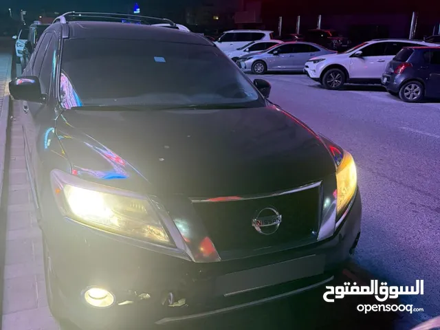 نيسان باثفندر 2013 فول اوبشن فتحة سقف فرش جلد بيج خالية من العيوب استخدام سيدة راس الخيمة